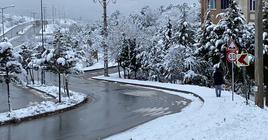 Beklenen kar İzmit'in yüksek kesimlerine düştü
