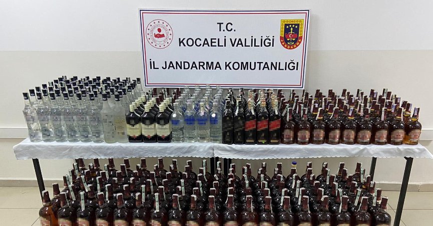 İş yerinde 425 şişe gümrük kaçağı alkol ele geçirildi