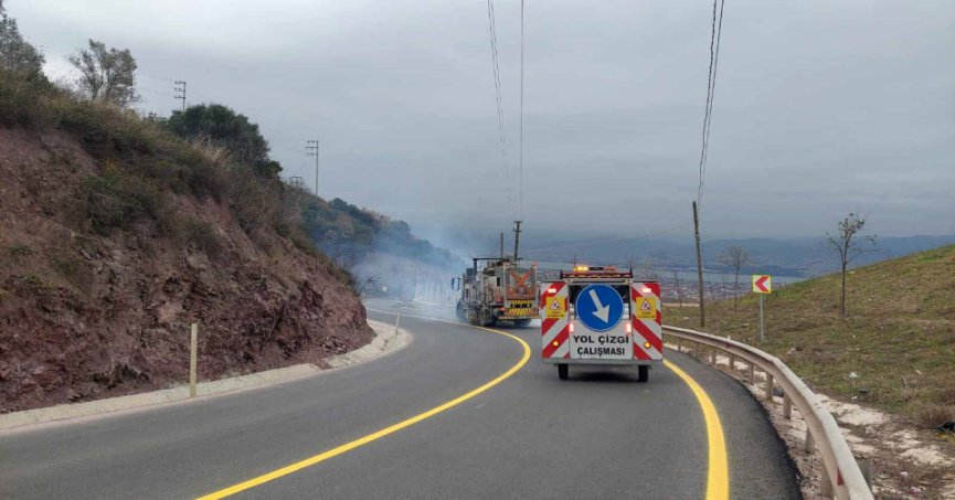 İlimtepe yoluna uzun ömürlü asfalt  ve sarı yol çizgisi