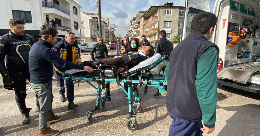 Motosikletten düşen kurye yaralandı