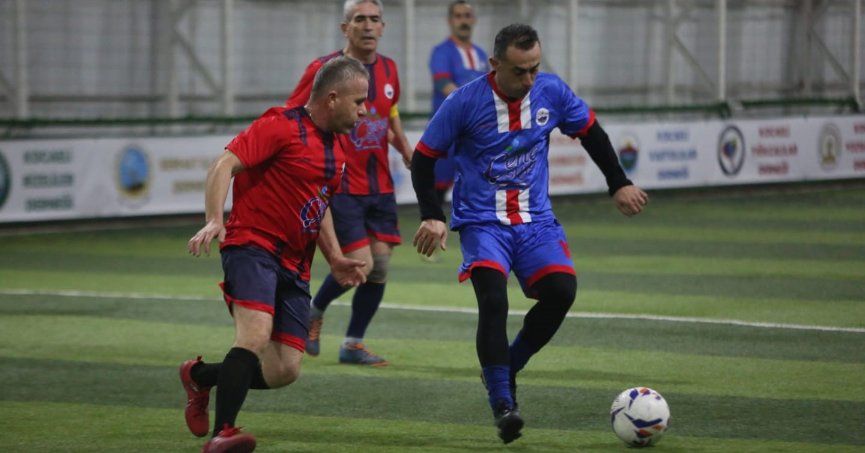 Kozlarını futbol turnuvasında paylaşıyorlar