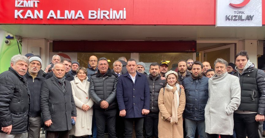 İYİ Parti Kocaeli depremzedeler için kan vermeye gitti 