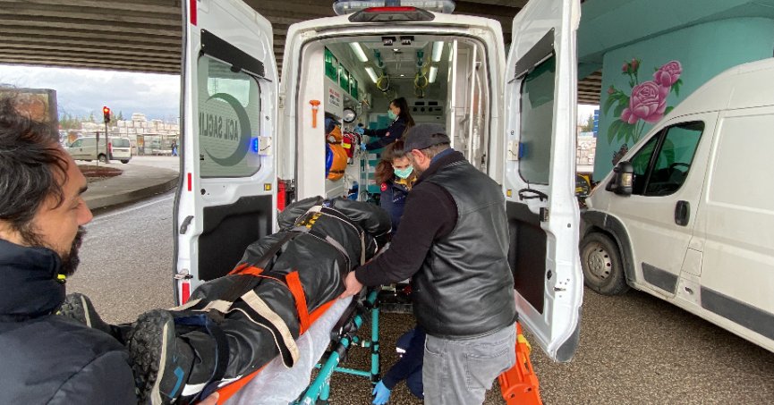 Panelvan ile motosiklet çarpıştı: 1 yaralı