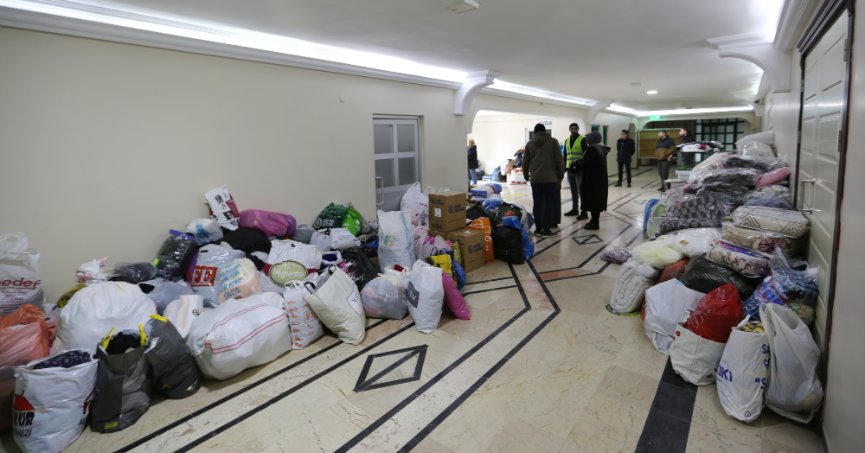 Derince’de Deprem Yardım Tırları Yola Çıktı