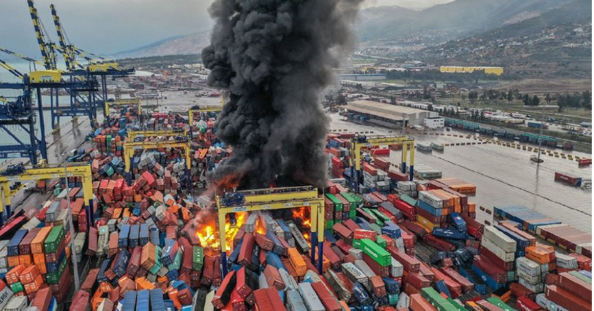 Deprem sonrası İskenderun Limanında yangın