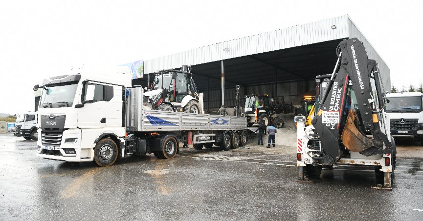 Çayırova'dan deprem bölgesine 5 iş makinesi