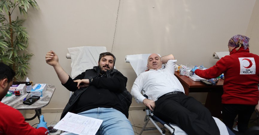 Depremzedeler için kan verdiler