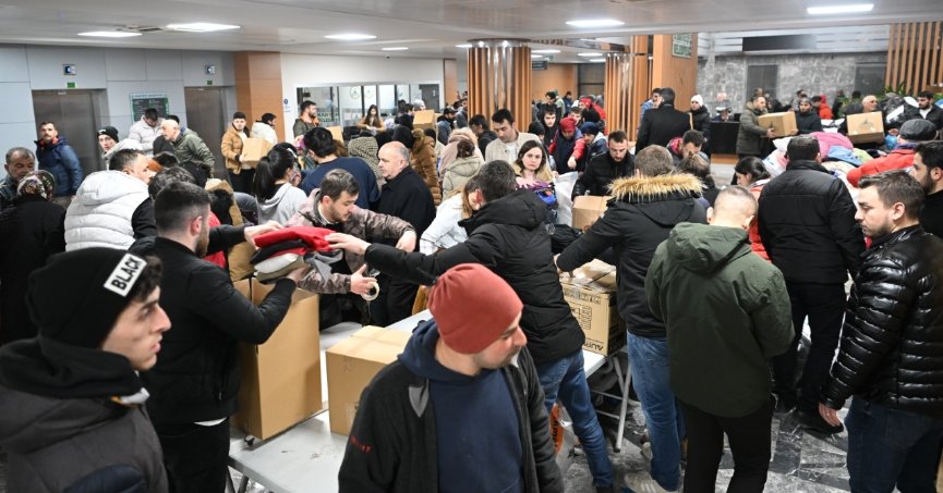 Kartepe depremzedeler için tek yürek oldu