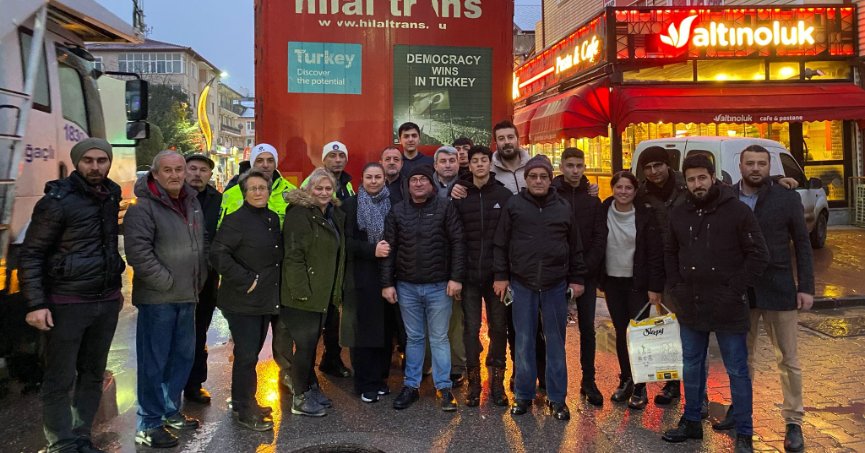 CHP Kocaeli depremzedelere ihtiyaç malzemelerini ulaştırmaya devam ediyor