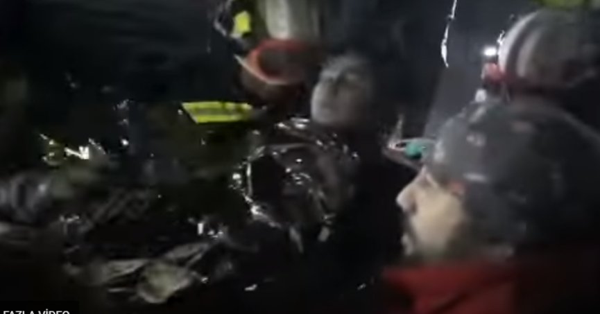 Büyükşehir A takımı 12 yaşındaki Yusuf'u enkaz altından çıkardı