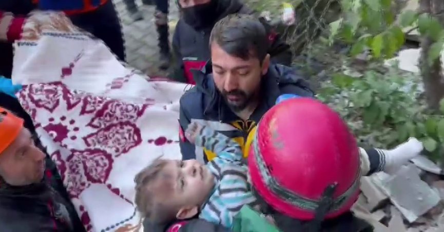 79 saat sonra 2 yaşındaki Mehmet sağ kurtarıldı