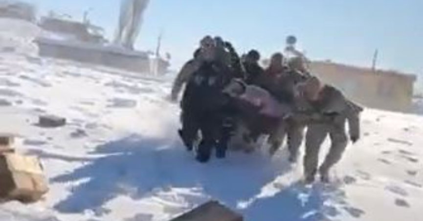 Depremin vurduğu köylerde helikopterle yaralı sevkiyatı