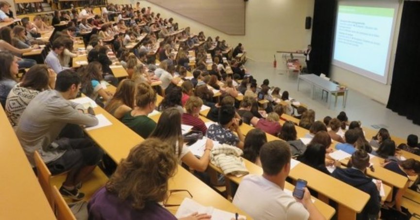 Üniversitelerin açılışı süresiz ertelendi