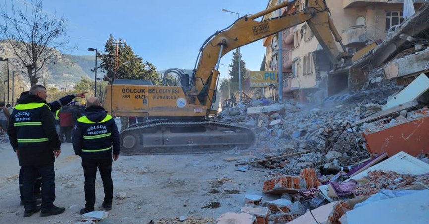BAŞKAN SEZER’DEN DEPREM BÖLGESİNDEKİ ÇALIŞMALAR HAKKINDA AÇIKLAMA
