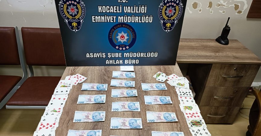 Kumar oynarken suçüstü yakalandılar