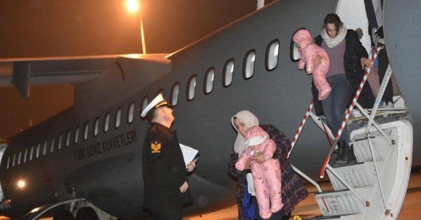 Deniz Kuvvetlerinin uçakları depremzedelerin hizmetinde