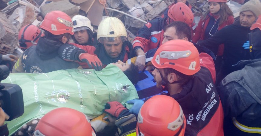 12 yaşındaki Muhammet’i kurtaran itfaiye eri mutluluktan böyle ağladı