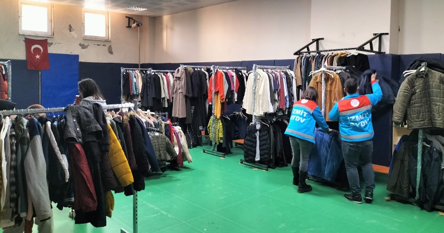 İzmit’te misafir edilen depremzede vatandaşlarımız için mağaza kuruldu