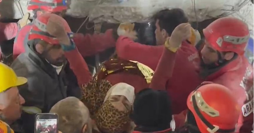 Fatma enkazdan 209. saatte çıkarıldı, parmağını kaldırıp kelime-i şehadet getirdi