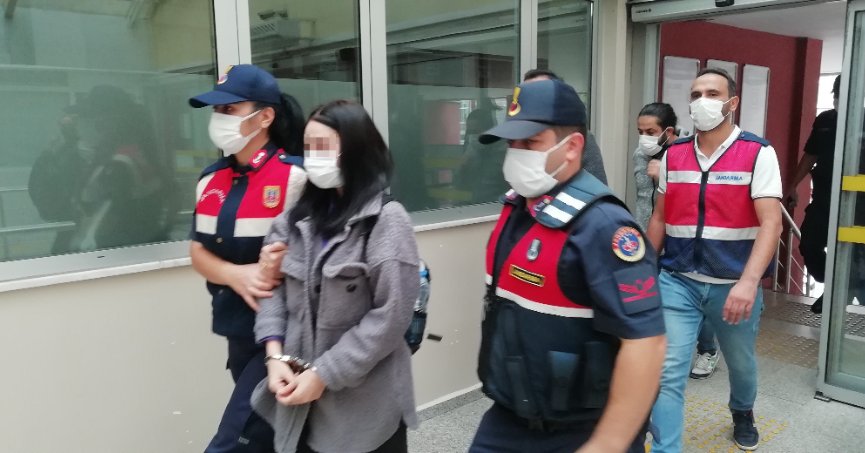 Cinayet davasında yargılanan genç kız 