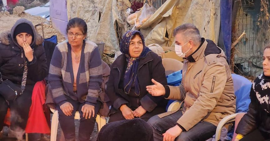 BAŞKAN SEZER HATAY'DA DEPREMZEDELERİN TALEPLERİNİ DİNLEDİ