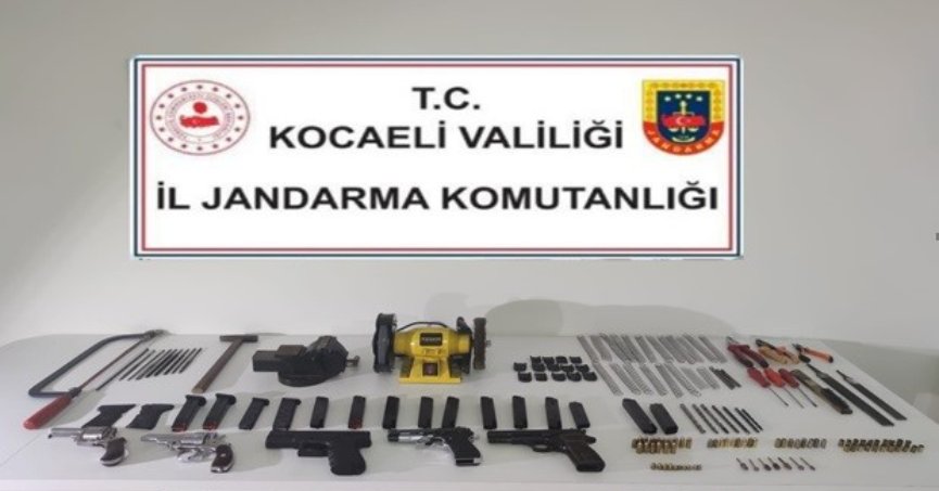 Evi cephaneye çevirmiş