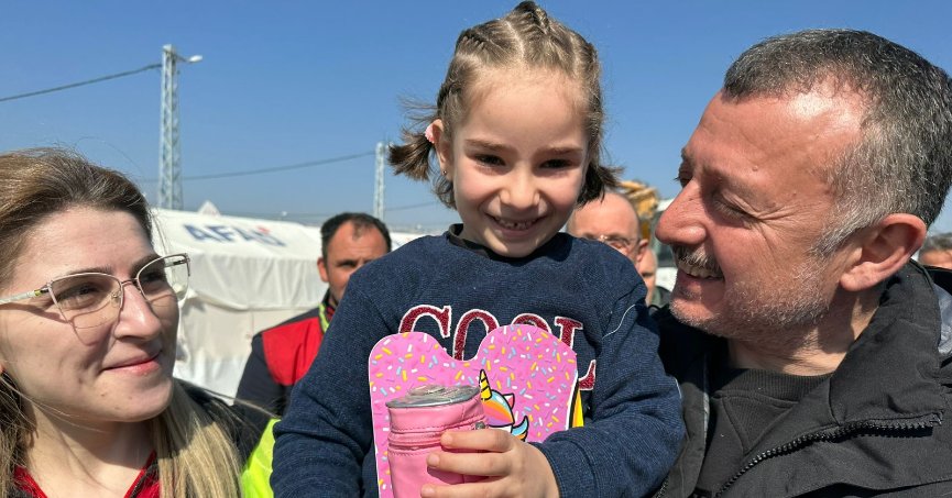 Büyükakın: Çocukların yüzündeki  bir gülümseme dünyalara bedel