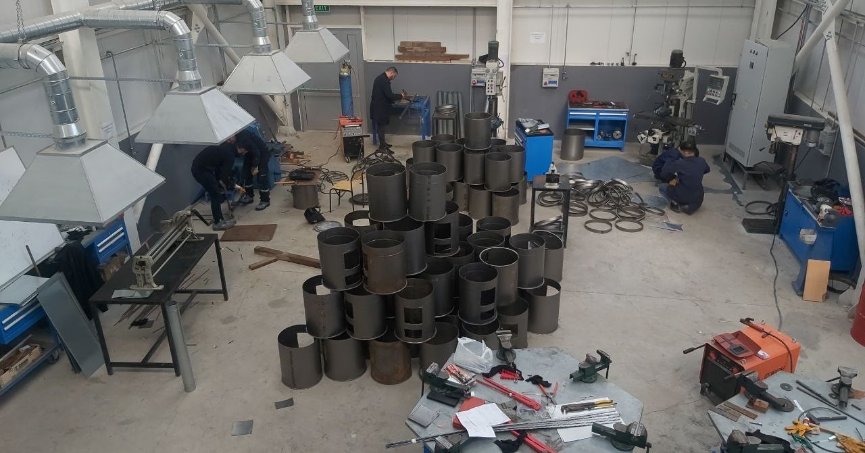 Depremzedelerin içini ısıtabilmek için çalışıyorlar