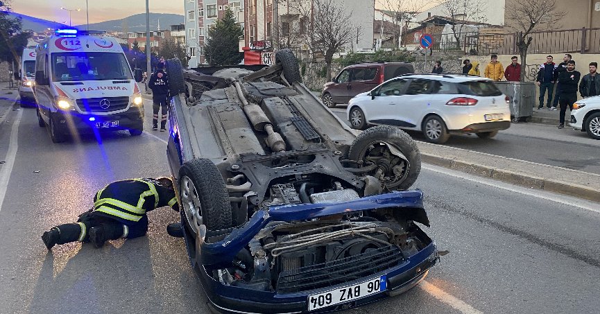  Köpeğe çarpmamak için manevra yapınca kaza yaptı