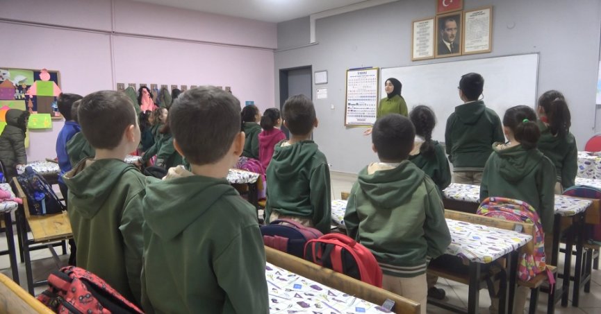 Kocaeli'de depremzede öğrenciler ders başı yaptı