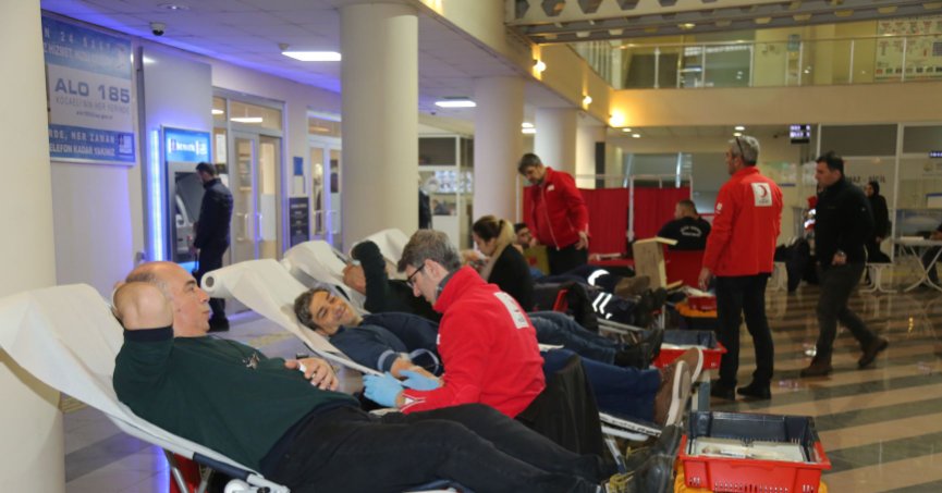 KAN STOĞUNA GÖLCÜK BELEDİYESİ'NDEN DESTEK