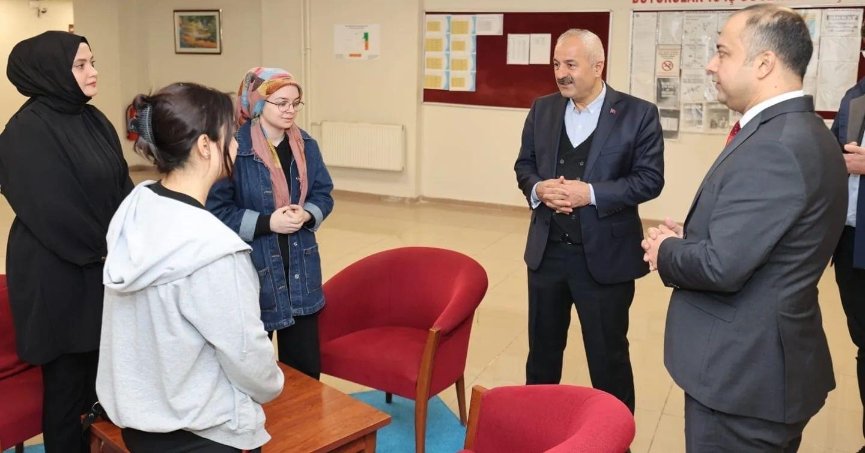 Başkan Büyükgöz, depremzedeleri ziyaret etti