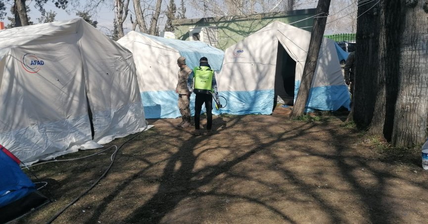 Darıca Belediyesi deprem bölgesinde salgın hastalıklara karşı önlem alıyor