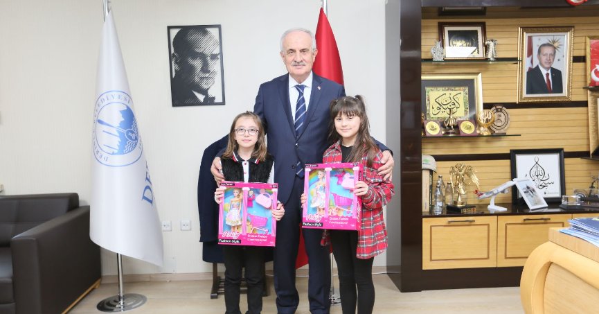 Kendileri Küçük, Yürekleri Büyük