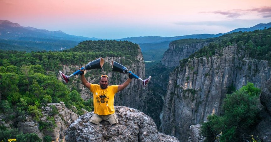 17 Ağustos'un yarım bıraktığı rekortmen depremzedelere sırrını anlatıyor