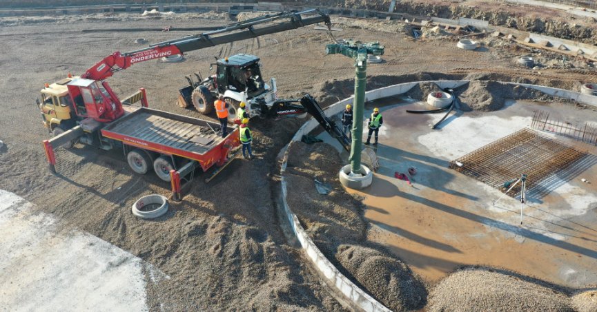 Milli İrade Meydanında çelik konstrüksiyon montajı yapılıyor