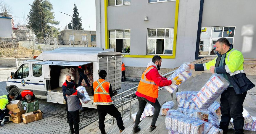  İhtiyaç duyulan her noktaya yardımlar ulaştırılıyor