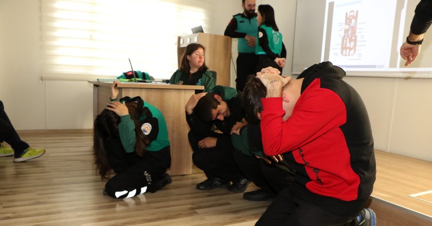 Özel öğrencilere deprem eğitimi