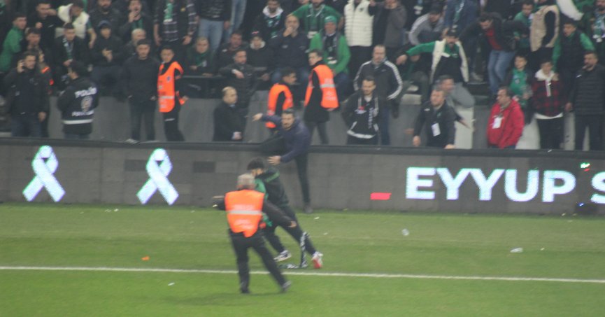 Sahaya atlayıp ortalığı karıştırmıştı