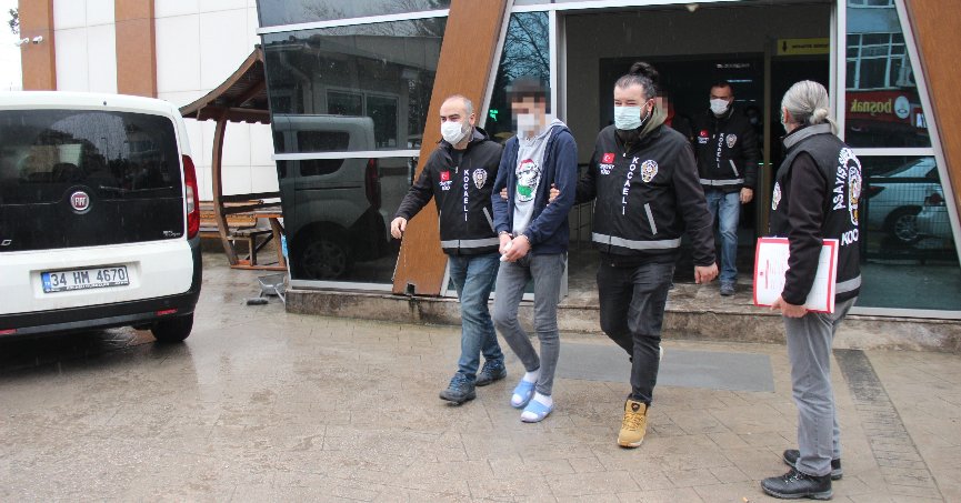 Bahçeye giren tavuk yüzünden işlenen cinayetin sanıkları hakim karşısında