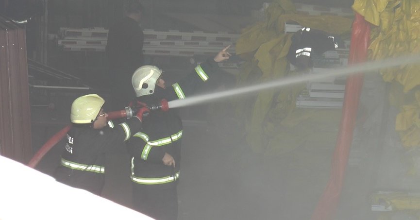 Plastik doğrama atölyesinde korkutan yangın