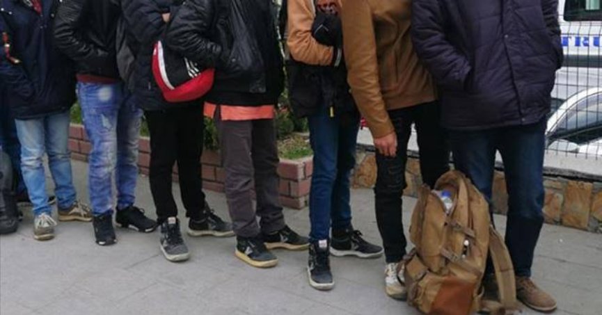 Kocaeli'de 10 düzensiz göçmen sınır dışı edildi