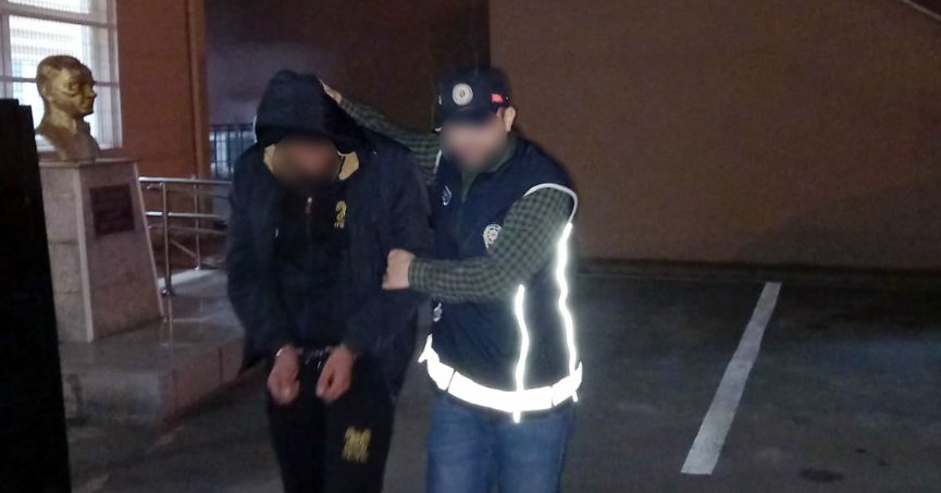 Durdurulan araçtan 8 kaçak göçmen çıktı: 2 gözaltı