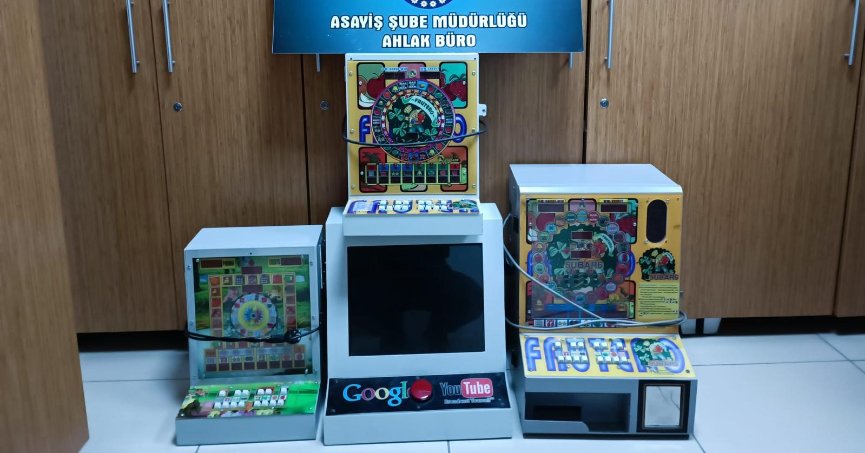 Kumar oynatılan iş yerine polis baskını