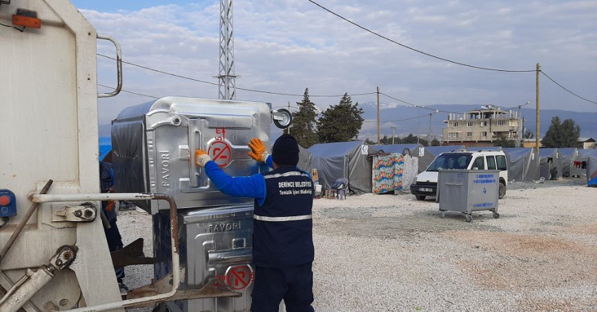 derince belediyesi ekipleri bolgede calismalarini surduruyor