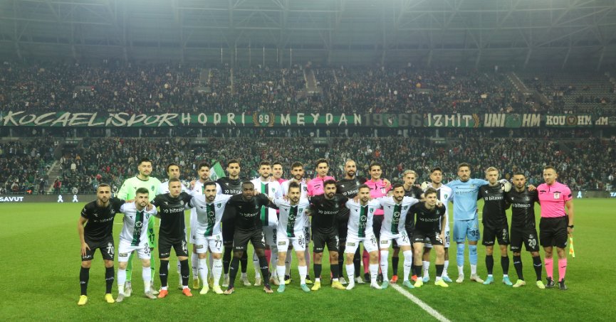 Kocaelispor-Sakaryaspor maçında depremzedeler için 1 milyon 876 bin 880 TL toplandı