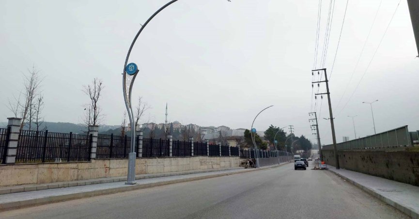 Derince Millet Bahçesi çevresine yaya kaldırımı yapılıyor