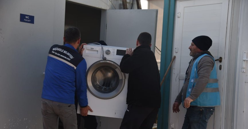 Hatay’da çadırkente 40 çamaşır makinesi Başiskele’den