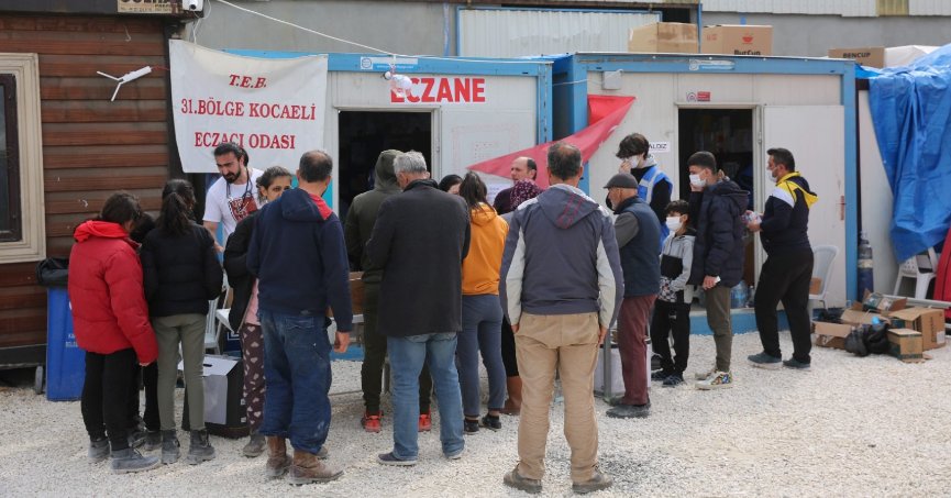 Defne’deki çadır kentte sahra eczanesi