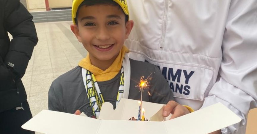 Şanlıurfa'dan gelen depremzede minik Emin'e doğum günü sürprizi